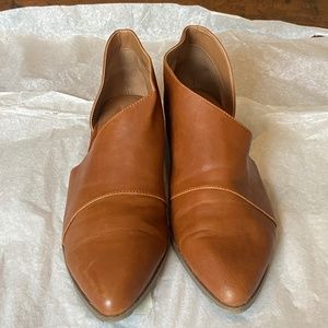 Universal Thread Wenda Cut Out Booties
